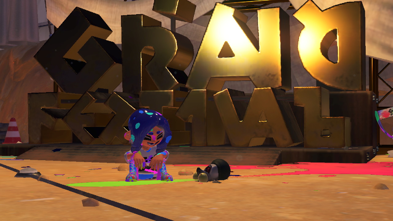 my inksona in front of the grandfest sign with smallfry